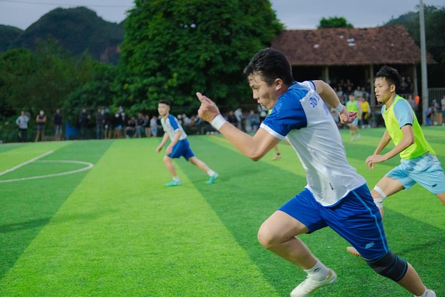 赛中断的情 赛中断的情