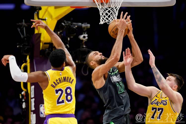 戈贝尔称霸内线 森林狼击败湖人